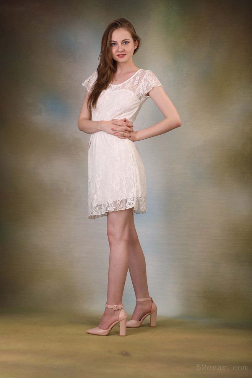 Bella白色蕾丝裙写真